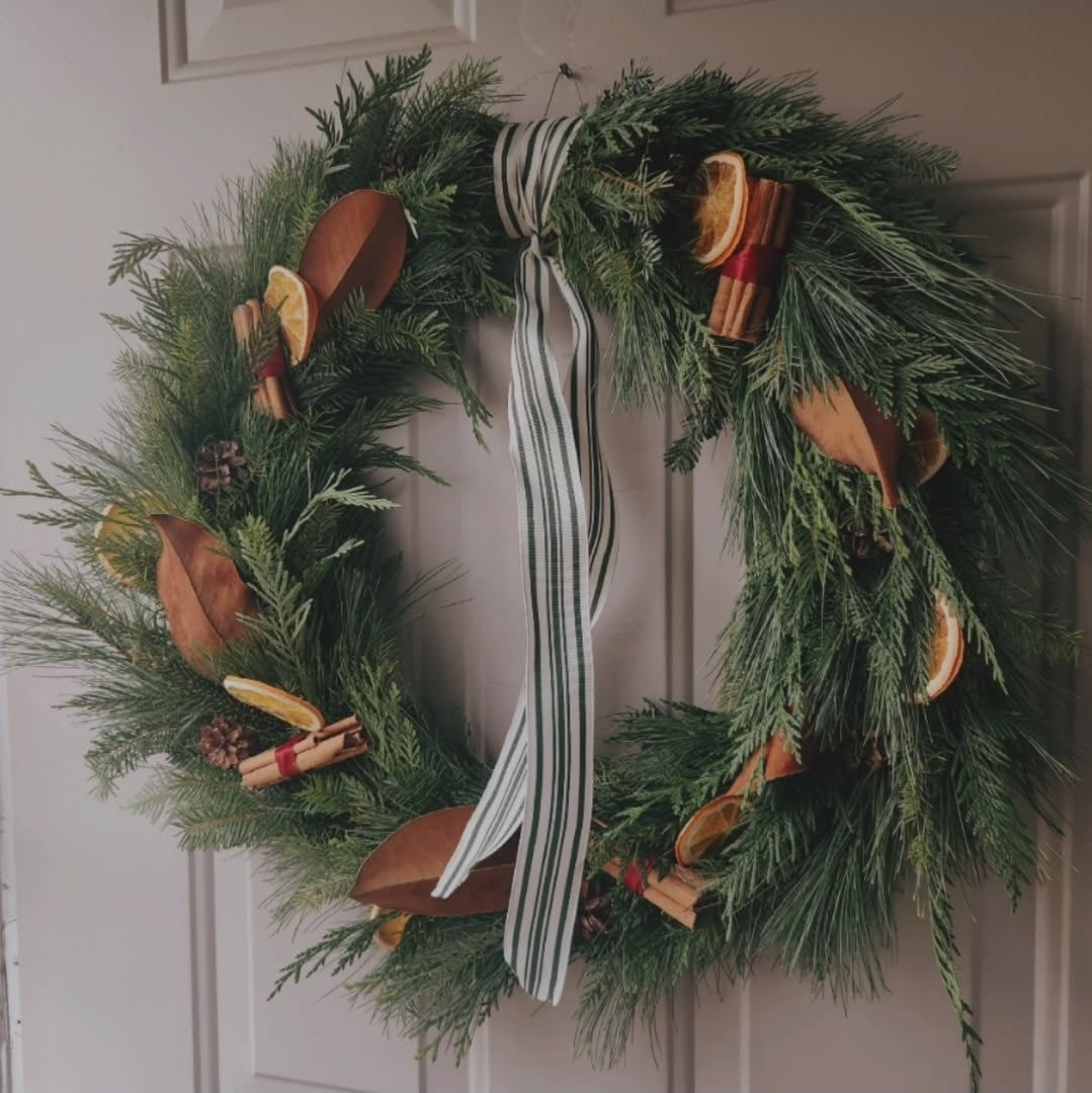 Classic Cottage Christmas Wreath (PREORDER)