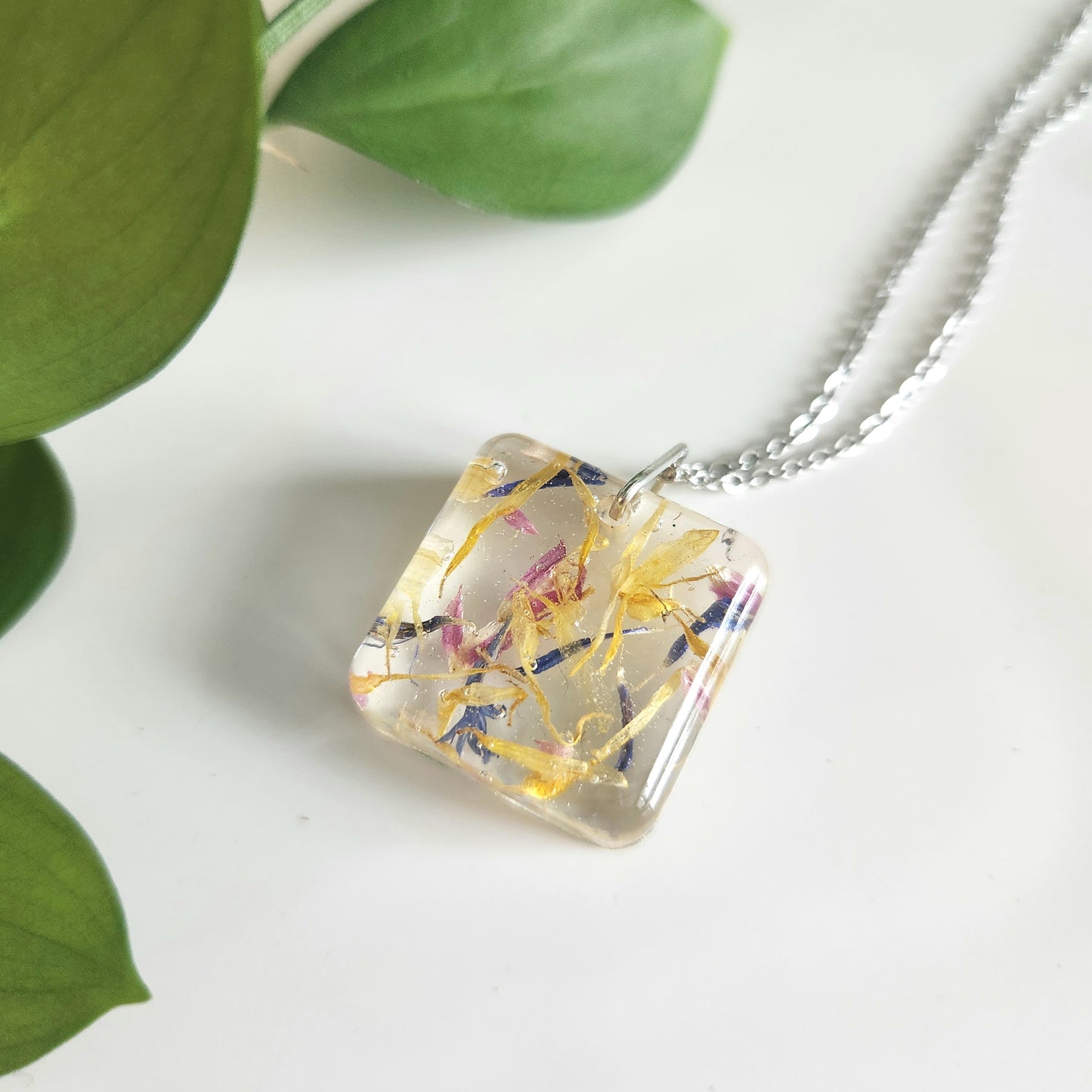 Preserved Floral Necklace - Mixed Square
