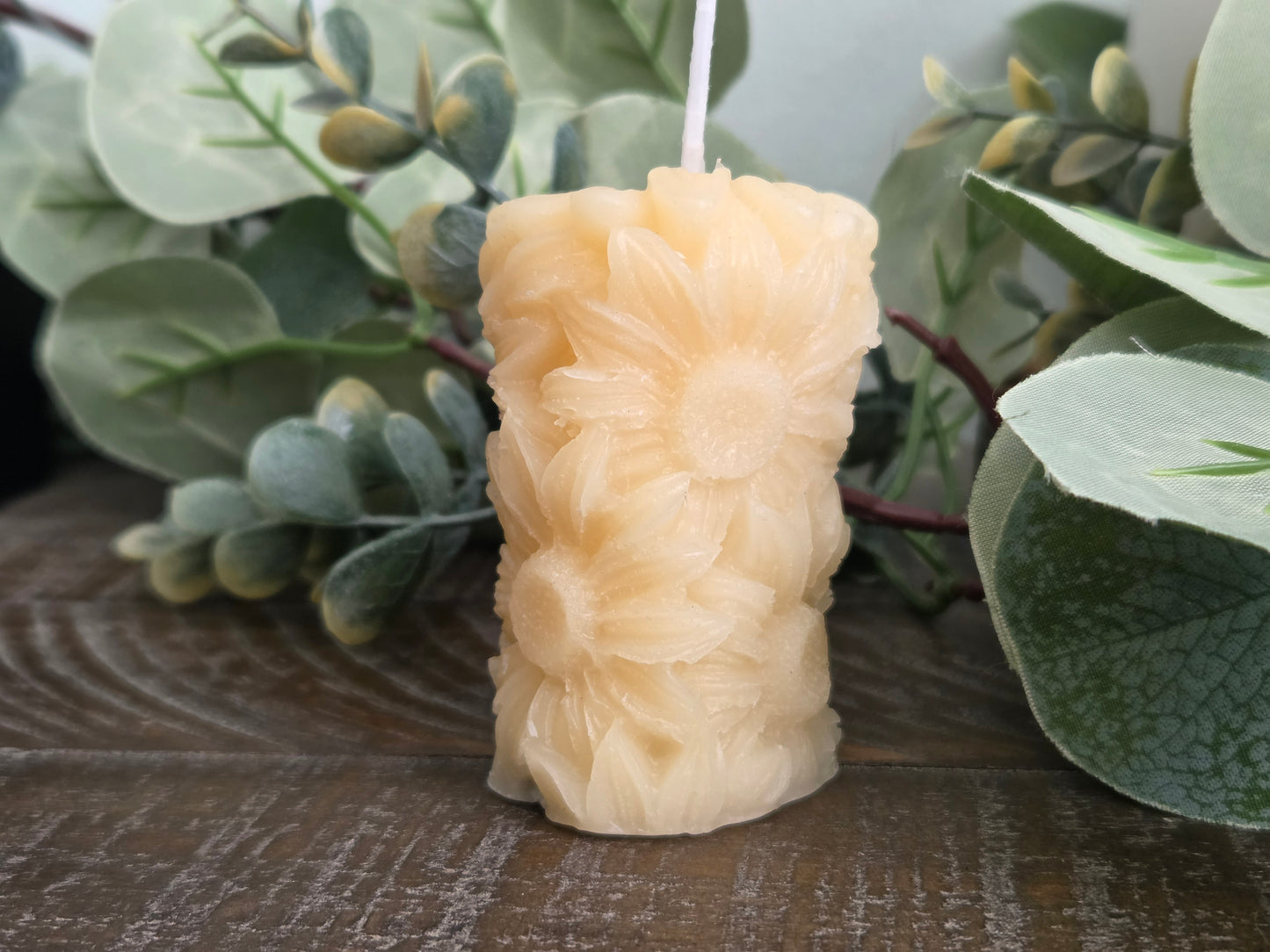 Daisy Pillar Beeswax Candle - Natural