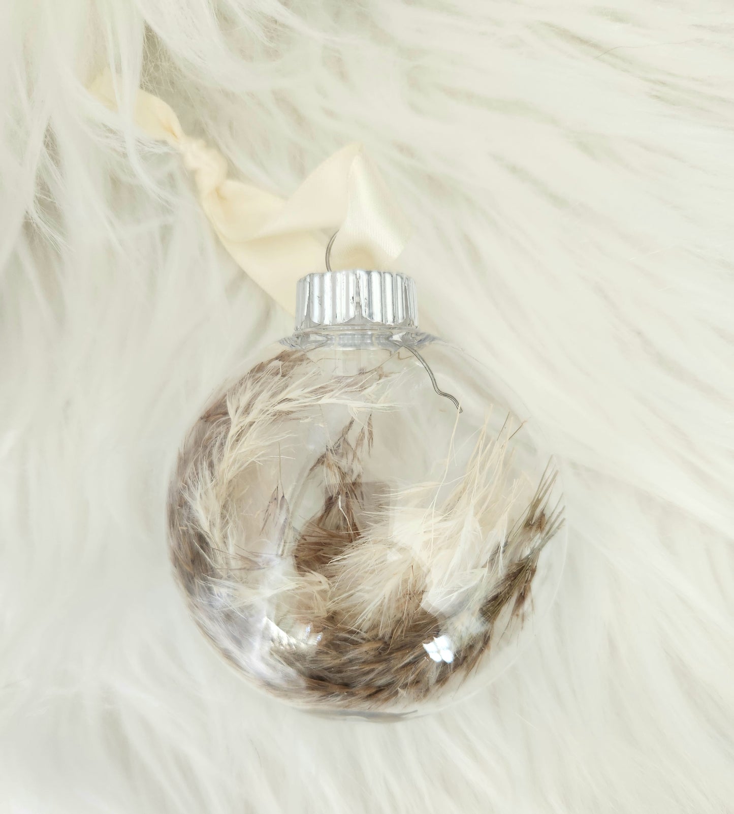 3" Plastic Christmas Flat Circle Ornament  - Country Christmas Mixed Pampas Brown + White