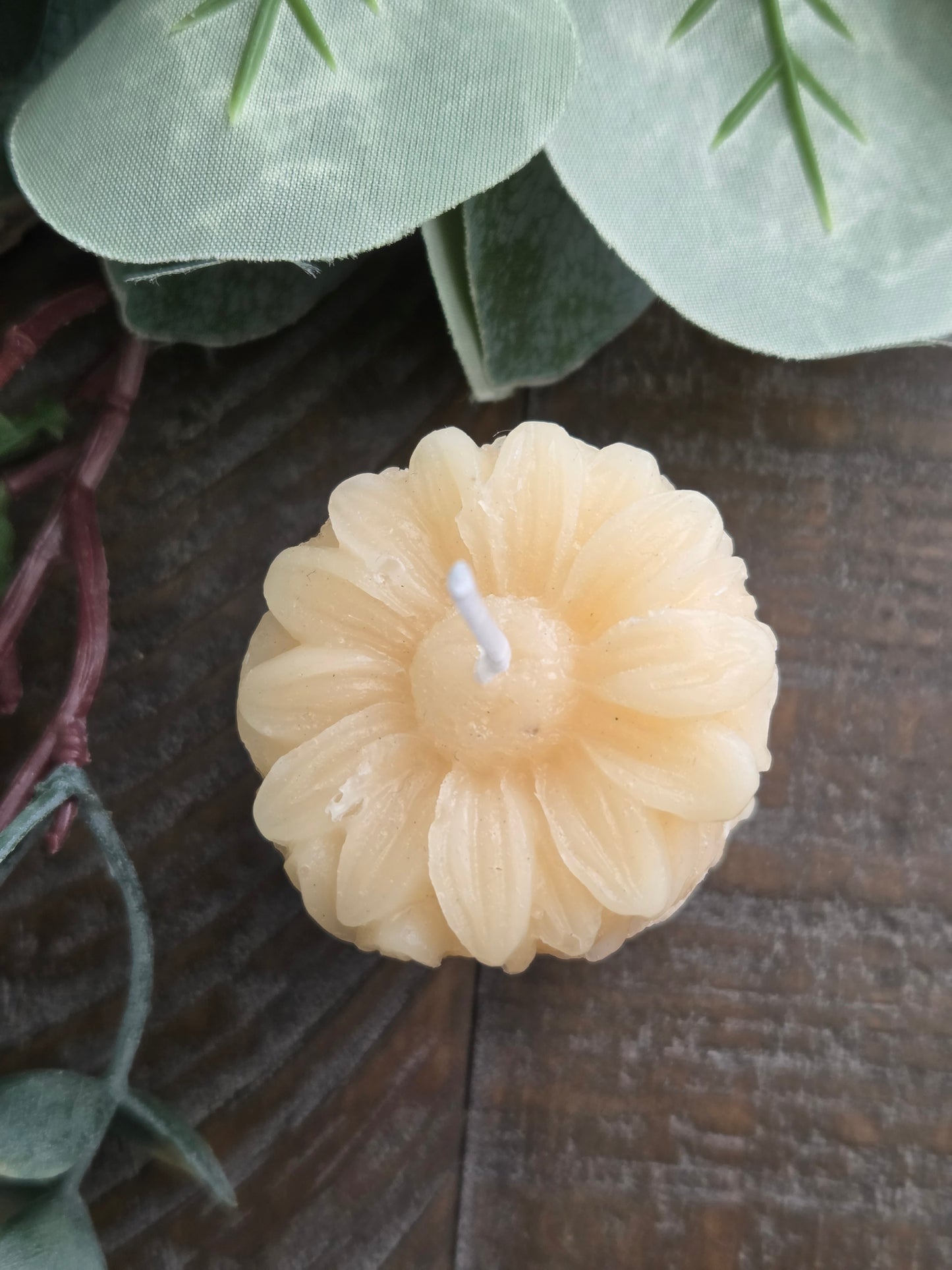 Daisy Pillar Beeswax Candle - Natural