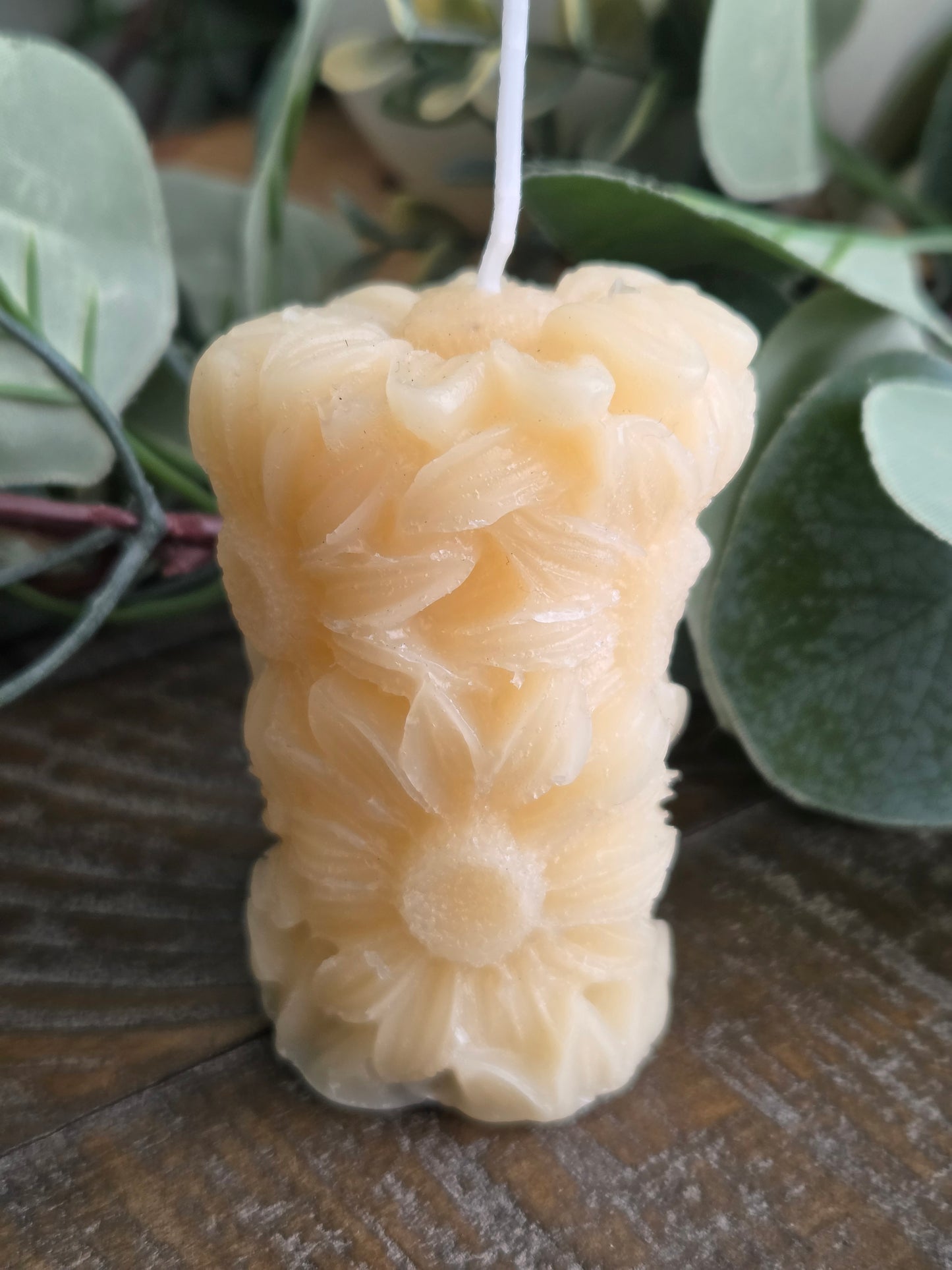 Daisy Pillar Beeswax Candle - Natural