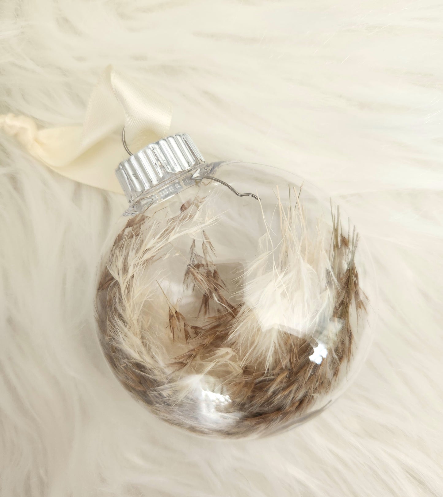 3" Plastic Christmas Flat Circle Ornament  - Country Christmas Mixed Pampas Brown + White