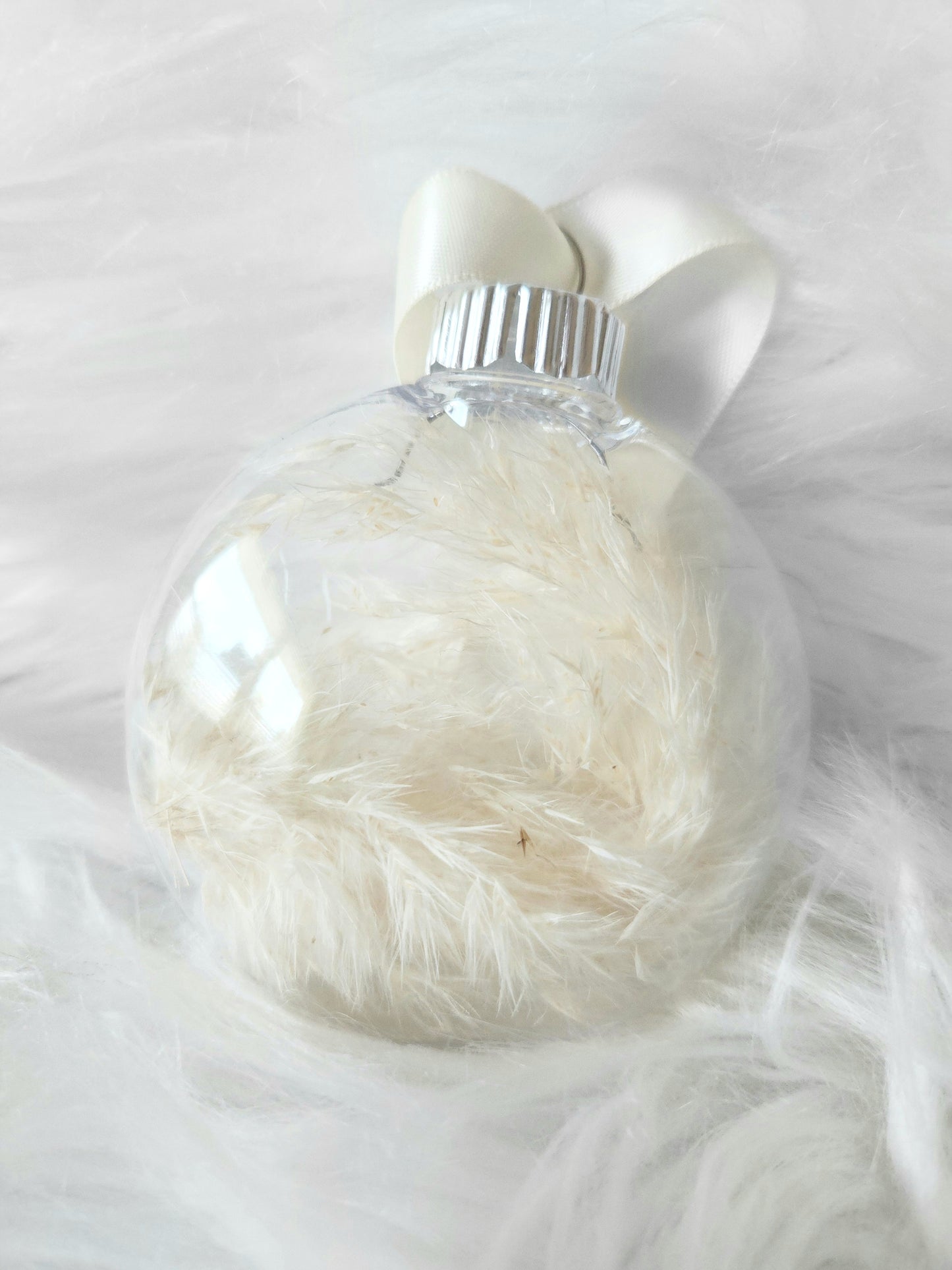 3" Plastic Christmas Ornament Flat Circle - Country Christmas White Pampas