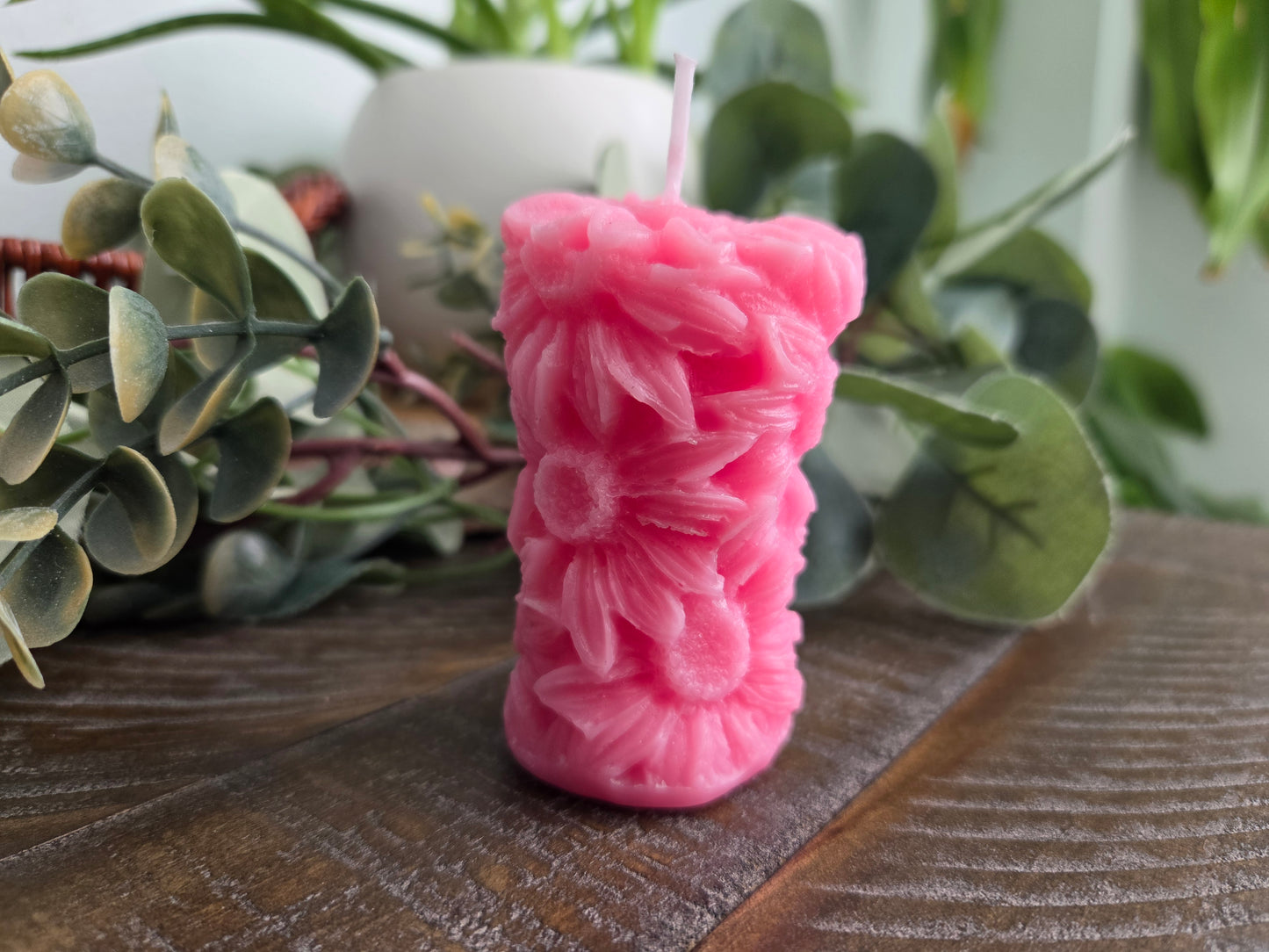 Daisy Pillar Beeswax Candle - Pink