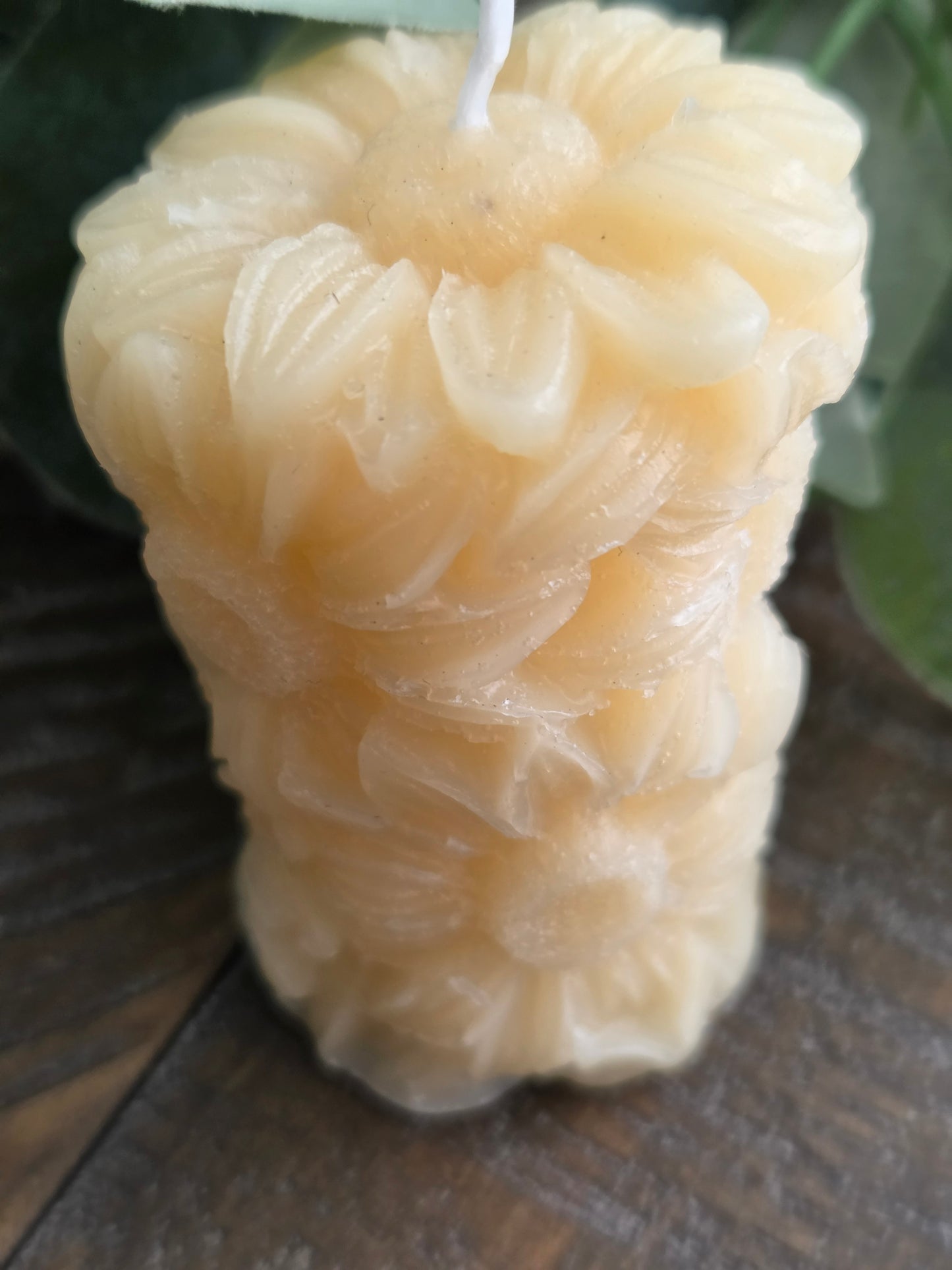 Daisy Pillar Beeswax Candle - Natural